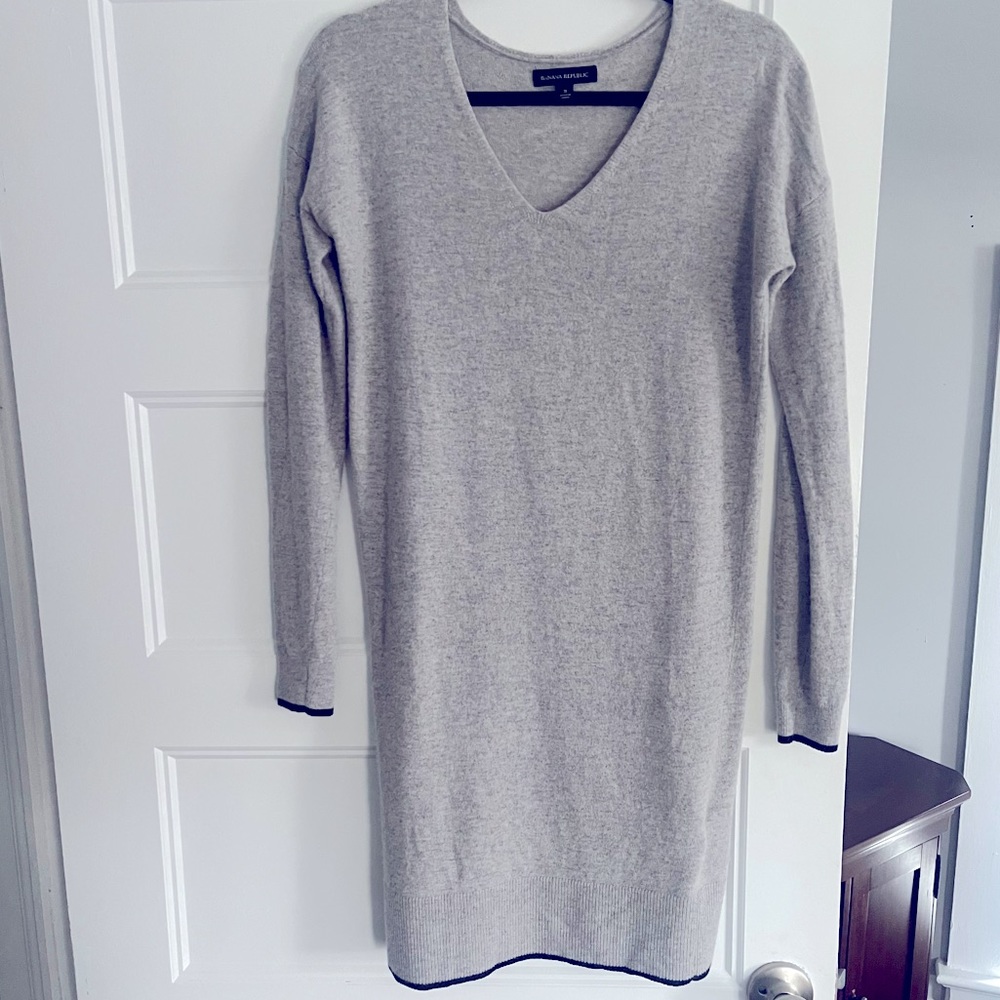 Wool long sleeve dress! Classic gray with black detailing. 
Mint condition!